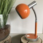 Prachtige retro oranje midcentury bureaulamp vintage