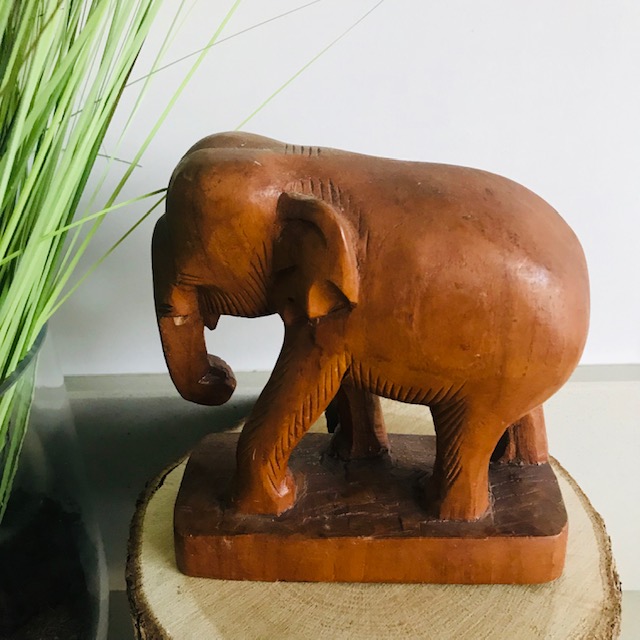 Vintage houten olifant uit Thailand Woodstock design