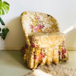vintage boudoir stoel bloemen kapstoeltje