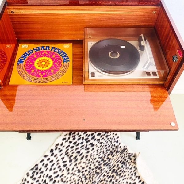 Woord hoe Kietelen Retro LP kast hoogglans muziekmeubel jaren 60 - Woodstock design
