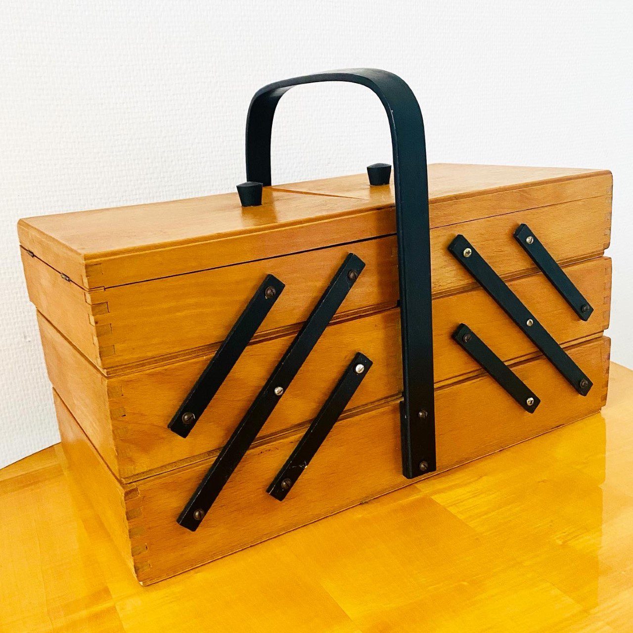 Vintage naaidoos deens design | Woodstock design | Vintage webshop